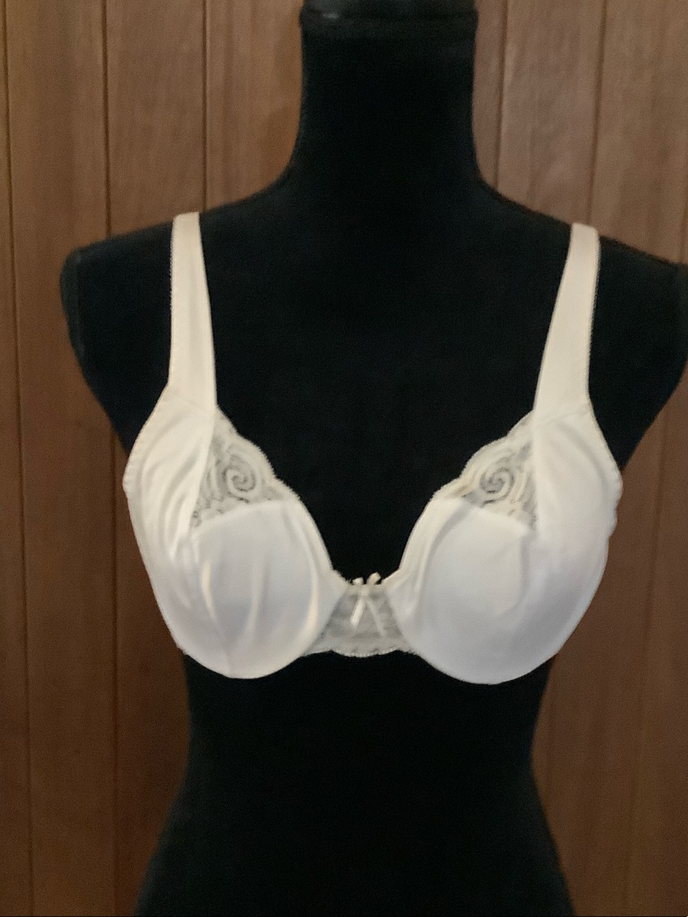 Lilyette White Lace Underwire Bra
